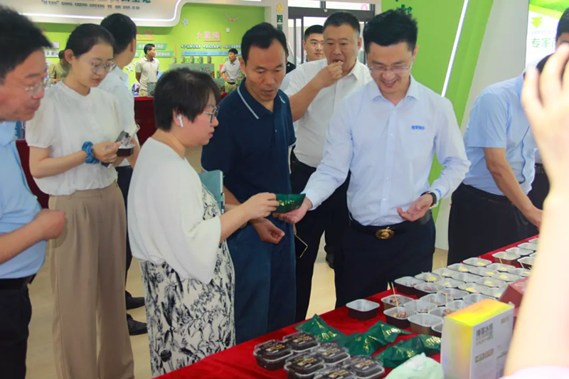 中央主流媒体到丽果丽乡开展采访调研活动
