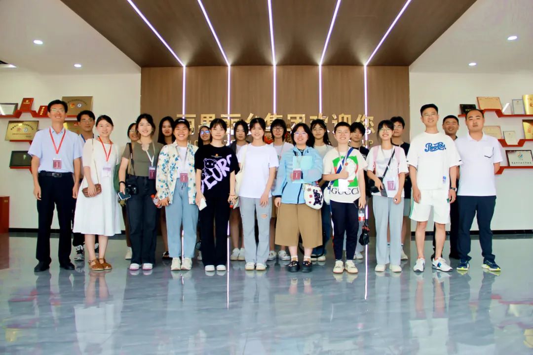 北京大学暑期调研团一行来到丽果丽乡